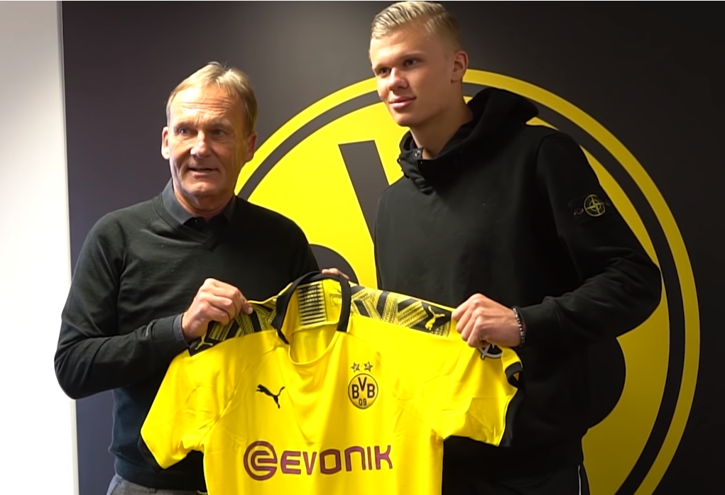 呈现出与以 呈现出与以